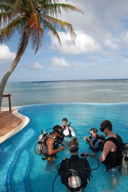Alex Edwards teaching a class at Turneffe Flats in Belize